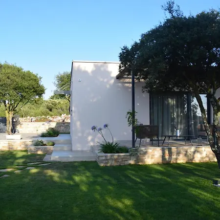 House With Jacuzzi In 2306