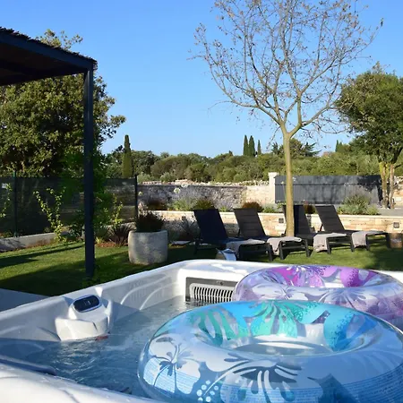 House With Jacuzzi In 2306