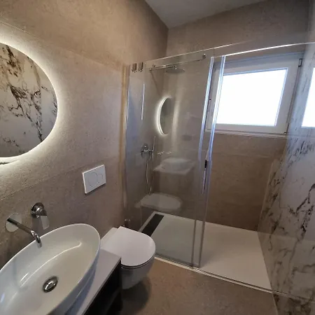 House With Jacuzzi In 2306 ロヴィニ