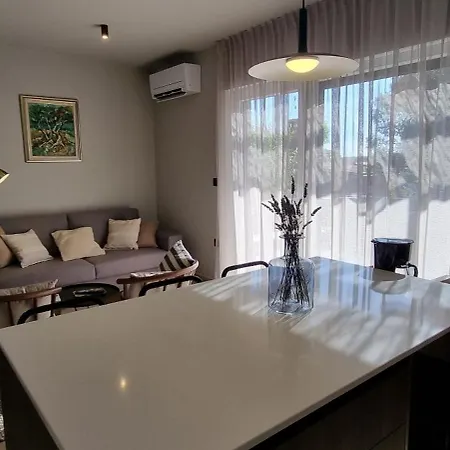 House With Jacuzzi In 2306 Holiday home Rovinj