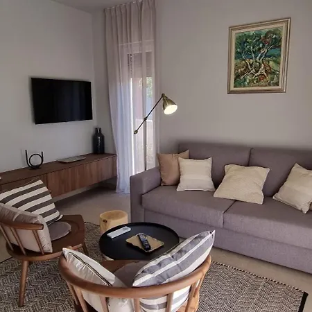 Holiday home House With Jacuzzi In 2306 *