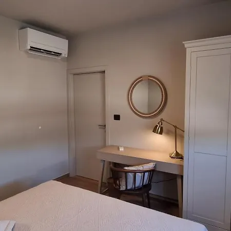 House With Jacuzzi In 2306