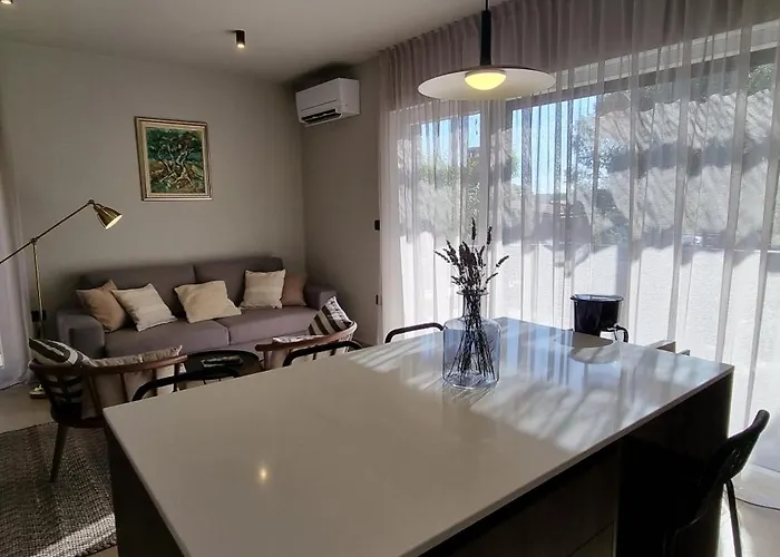 House With Jacuzzi In 2306 Casa vacanze Rovigno